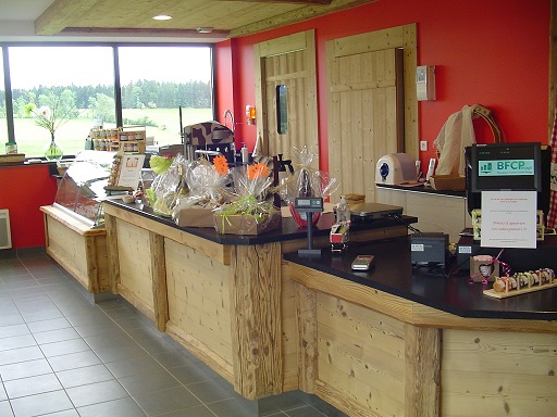 Intérieur magasin de fromage - Fromagerie Narbief-Bizot