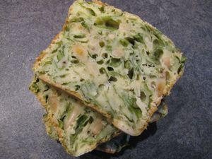 Recette de cake à la roquette, noisettes et Comté