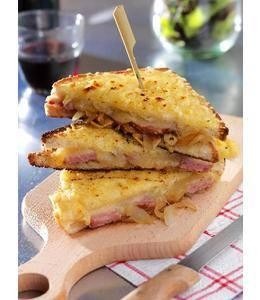Recette de croque-monsieur au Comté, saucisse de Morteau et oignons